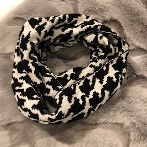 Houndstooth Infinity Scarf